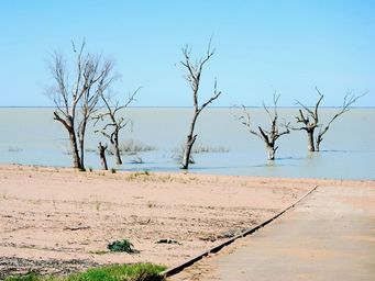 341_sunset_strip_boat_ramp_1_sept_2013_sc.jpg