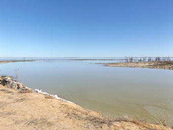 341xchannel_from_copi_hollow_runs_into_lake_menindee_dscf3459c.jpg