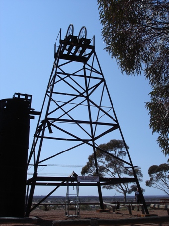 455_coolgardie_2007_bayleys_headframe_dsc04797.jpg